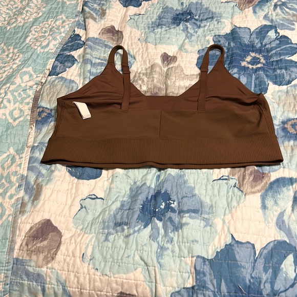 Old Navy Light Support PowerSoft Textured Ribbed Sports Bra - Picture 2 of 5